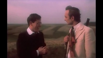 W starym dworku, czyli niepodległość trójkątów (1985)