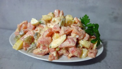 Prosta sałatka z pomidorów, bardzo smaczna!