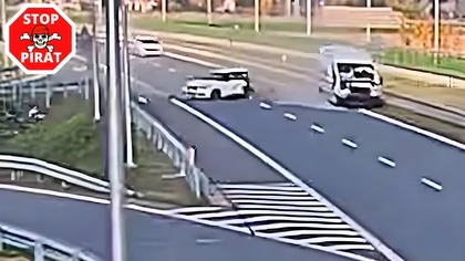 Cofał prawym pasem na drodze ekspresowej.  STOP PIRAT