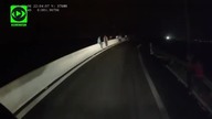 Obrzucili kamieniami, weszli na ciężarówkę.  Relacja polskiego kierowcy z Calais