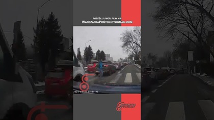 Korek zasłania więcej niż auta.  Sekunda od tragedii.  Czy dało się to przewidzieć? #dashcam