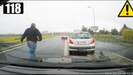 Poślizg i zderzenie z barierkami na ślimaku