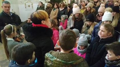 Schola Aniołki z Markuszowa - Pójdźmy wszyscy do stajenki - 1 stycznia 2020 r.