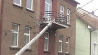 Uderzył w słup i uciekł