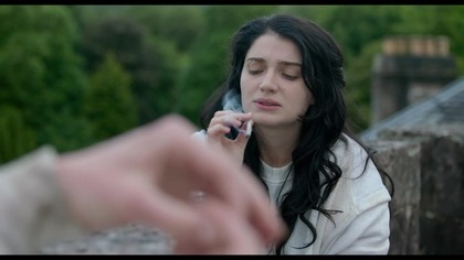 Co kryją jej oczyS01E03Pierwsze drzwi