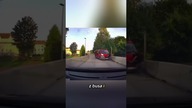 Myślał, że go wystraszy, a sam wpadł w pułapkę.  Karma!  #roadrage #fail #sytuacjanadrodze