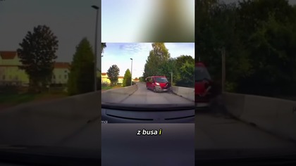 Myślał, że go wystraszy, a sam wpadł w pułapkę.  Karma!  #roadrage #fail #sytuacjanadrodze