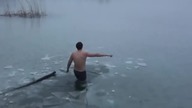 Styczniowa kąpiel w przerębli