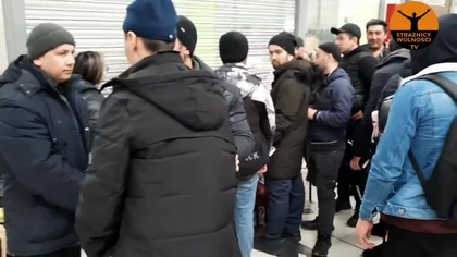 STUDENCI MORAWIECKIEGO niczym na zam&oacute;wienie zjeżdżają do naszego kraju- zajmując miejsce tym najbardziej skrzywdzonym i potrzebującym