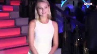 Joanna Moro pozuje na ściance. Nagle: Nie, momencik, pani Asiu...! I TA mina [Plotek]