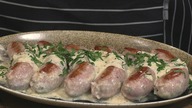 Biała kiełbasa w sosie majonezowym o smaku cebulki / Oddaszfartucha