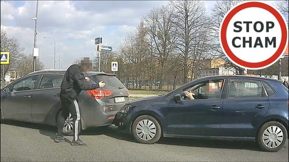 Kolizja na rondzie i darmowe holowanie #2200 Wasze Filmy