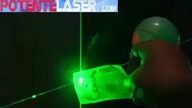 Laser verde 1000mW quemar dinero a unos 30m de distancia