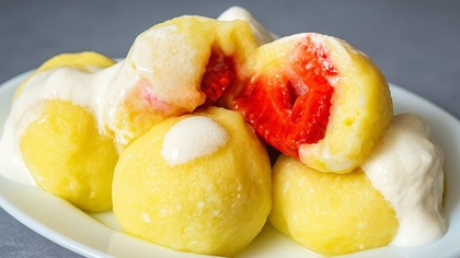 Babcine knedle z truskawkami