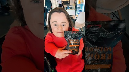 Test czarnych krówek z Dealz  | #shorts | Magdalena Augustynowicz