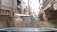Z drogi śledzie autobus jedzie