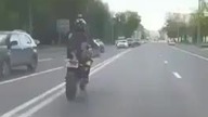 Straszny wypadek motoru tak sie kończy jazda na jednym kole