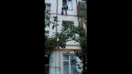 Rusek skacze z okna
