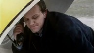 (Dziwne sytuacje z film&oacute;w) Konwersacja telefoniczna o nowym filmie - Nic śmiesznego (1995)