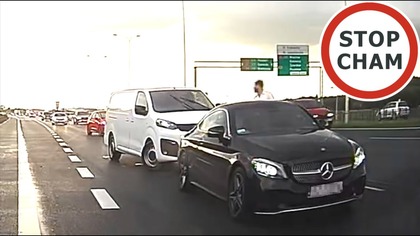 Bójka na ekspresówce!? Zaatakował innego kierowce potem uderzył w swoje auto #2013 Wasze Filmy