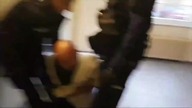 Policja brutalnie przerywa Mszę Swiętą i wywleka księdza z kaplicy Stanisła
