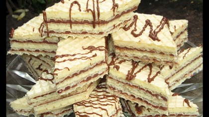 Cześć Kochani, zapraszam Was dziś na coś bardzo szybkiego, łatwego i pysznego Super przekąska-domowe wafelki z kremem w dwóch smakach czyli pischingery.

Robi się je ekspresowo, super smakują i wyglądają, polecam i zapraszam 

#bezpieczenia #food #ciasto #cake #deser #przekąska 

PRZEPIS NA BLOGU
MÓJ FACEBOOK  https://www.facebook.com/SmakiKatriny

SKŁADNIKI 

-250g masła
-250ml mleka
-400g mleka w proszku
-szklanka cukru szkl 250ml
-2,5 łyżki kakao
-10 kwadratowych wafli
-50g czekolady mlecznej