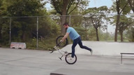 Efektowne tricki na rowerze