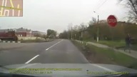 Dziwny wypadek na przejeździe kolejowym