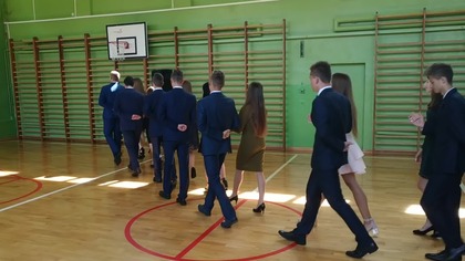 Polonez w wykonaniu klas 3 Gimnazjum w Markuszowie - 18. 06. 2019 r.