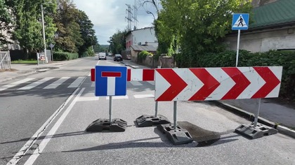 Drogowcy w Jaworznie się nie popisali.  Uniemożliwili dojazd do firm przy ulicy Młynarskiej