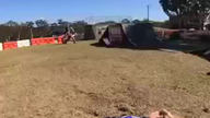 Efektowny motocrossowy trick