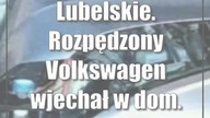 Lubelskie.  Rozpędzony Volkswagen wjechał w dom.  Zdjęcia