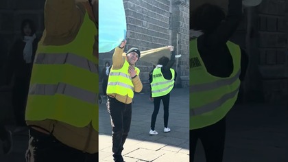 Jezus to Król.  Uwielbienie na ulicach Gdańska.  Nie wstydzimy się naszej wiary.  #szkolaprzebudzenia