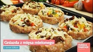 Gniazda z mięsa mielonego z serem żółtym