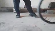 C3rti wpierdala się rowerem w ściane.