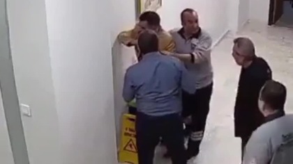 Dyrektor szpitala pobił pracownika do nieprzytomności W szpitalu państwowym w Sivrihisar w Eskişehirze  (1)
