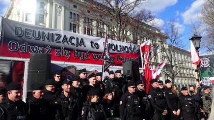 21. 03. 2026 POLSKA NARODOWA STRAŻ KAMRACKA omawia symbole umieszczone na sztandarze i umundurowaniu