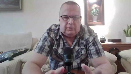 Skoro wszystkie atomy są identyczne, to może jest to ten sam atom