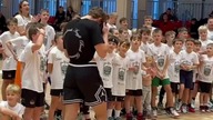 Skaczą głową do obręczy #shorts #basketball #sports