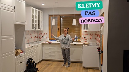 Kleimy pas roboczy w kuchni.  Montujemy oświetlenie wiszące.