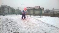 The first downward slope on skis