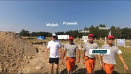 Przemek działa, nasz budowlaniec Łukasz wyrabia klej, Wojtek na wakacjach  a Stasio na urlopie