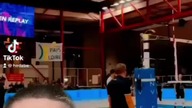 Stopy na wysokości SIATKI #shorts