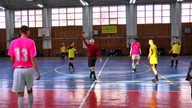 Trener nokautuje sędziego