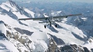 Francuscy skoczkowie wingsuit wlatują do samolotu w powietrzu