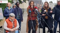 Na granicy w krzakach i pod drzewami umierają ludzie.  To kryzys humanitarny