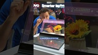 To laptop z przezroczystym ekranem