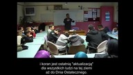 Muzułmański duchowny uczy dzieci islamu w szkole