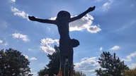 4K Medjugorje 30-07-2022 Jezus Chrystus zmartwychwstały cud wypływającego płynu z uda figury