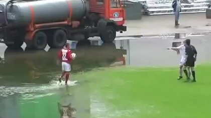 Mokra piłka nożna